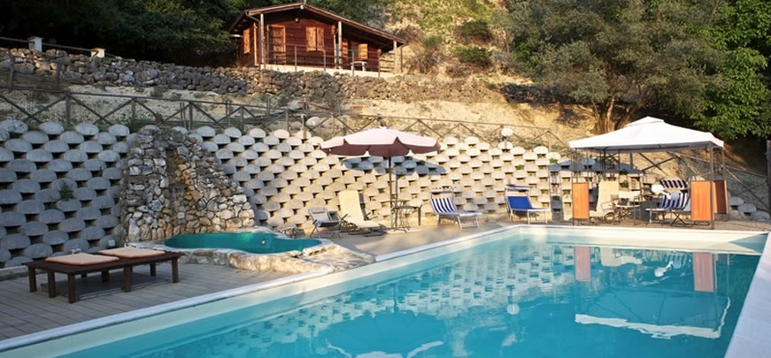 Luglio In Agriturismo In Umbria Con Ristorante Piscina