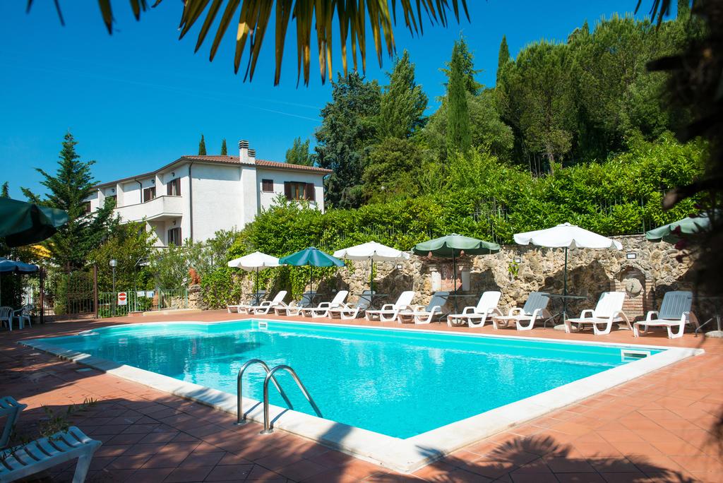 Hotel con ristorante e piscina a Magione – Pian di Carpine