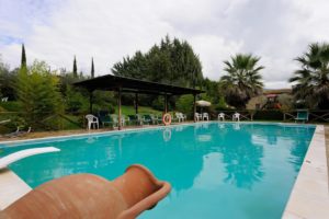 Lastminute LUGLIO in agriturismo con piscina e ristorante vicino Perugia