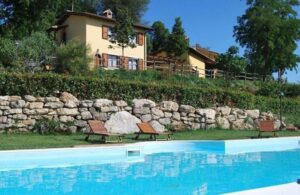 Appartamenti vacanze con piscina riscaldata - Antico casale di Montecchio
