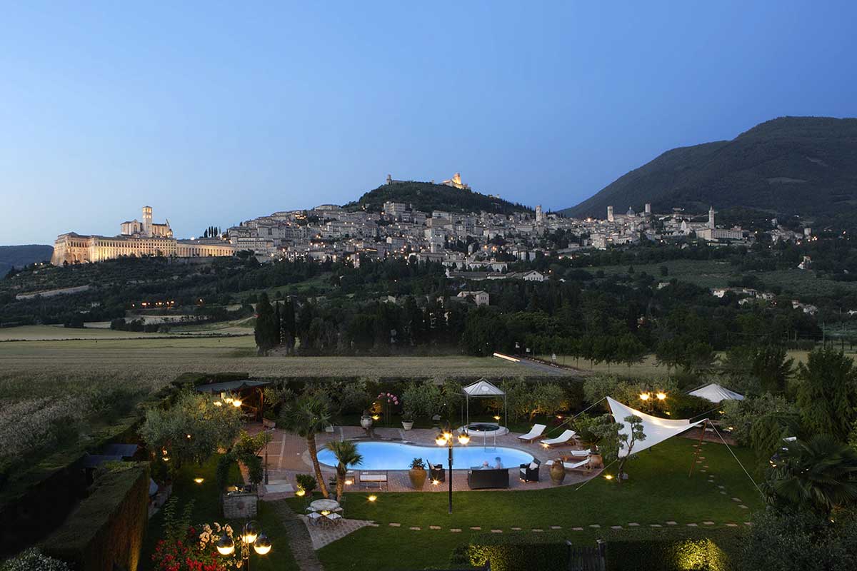 Country House con ristorante, piscina e suite idromassaggio - Assisi Romantica