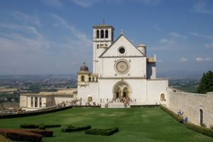 Lastminute GIUGNO ad Assisi in agriturismo con piscina e ristorante