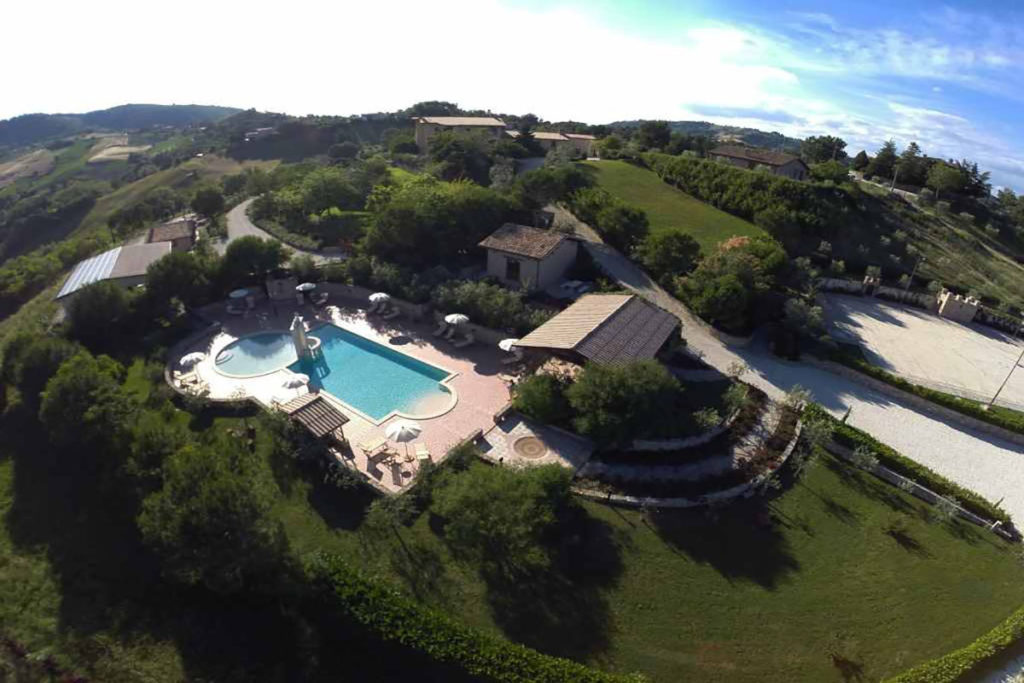 Lastminute GIUGNO in Country House con appartamenti e piscina vicino Assisi