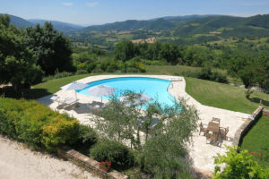 Lastminute GIUGNO in appartamenti con piscina in Umbria