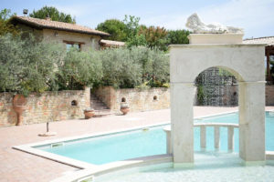 Offerta AGOSTO in country house con piscina in Umbria
