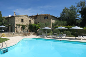 Offerta AGOSTO in Umbria in casa vacanza con piscina e barbecue